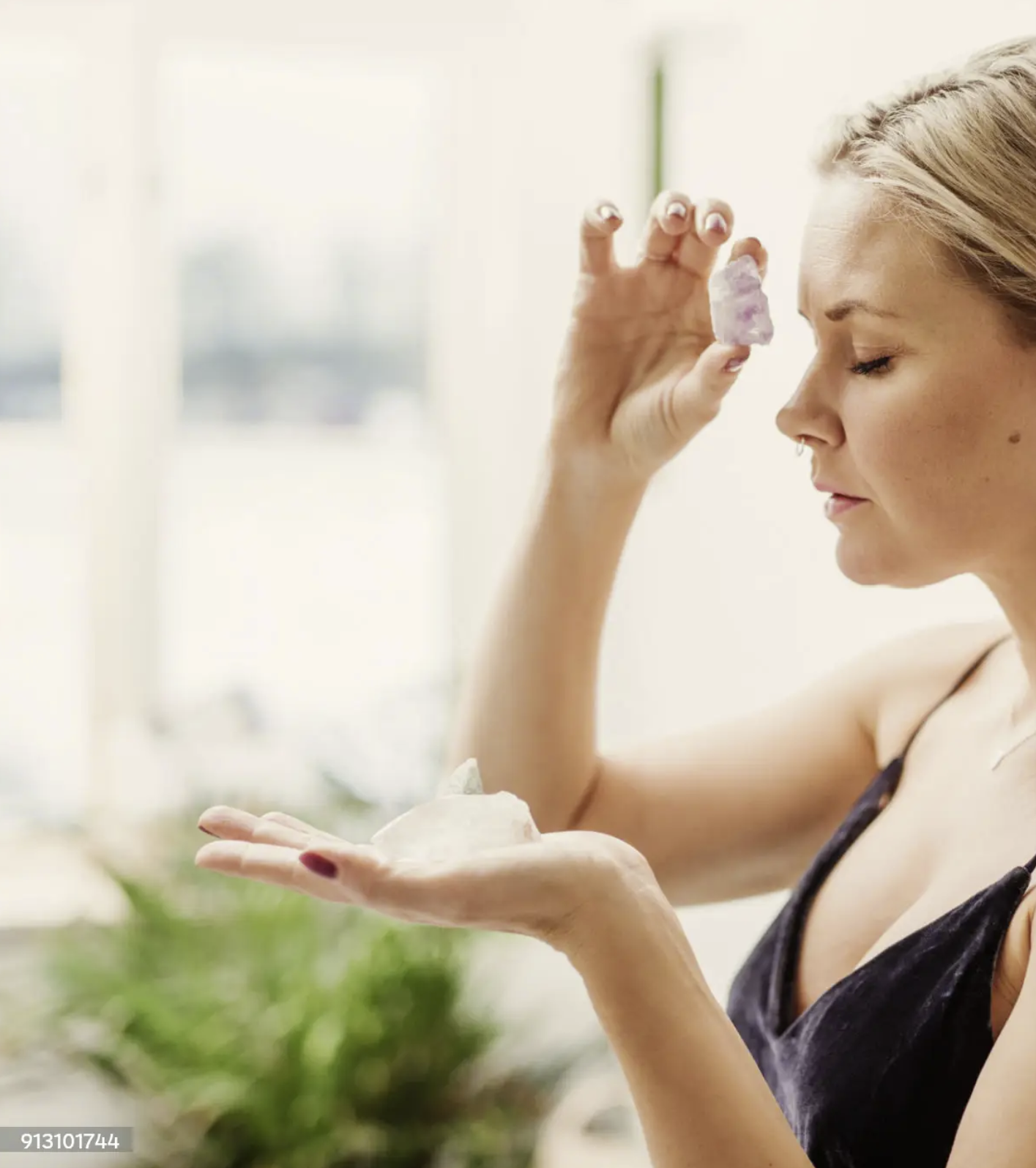 Crystal and the moon cycle: how to sync your energy – Quartzed Crystals