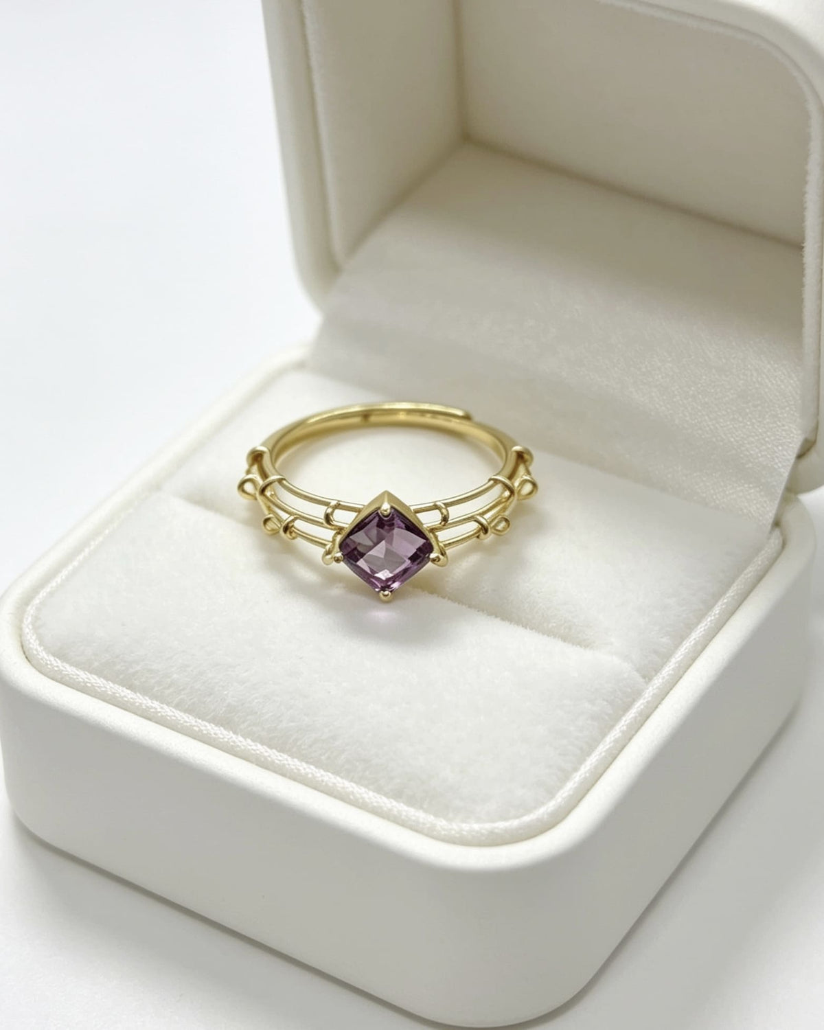 Amethyst Crystal Ring – Diamond Shape Yellow Gold