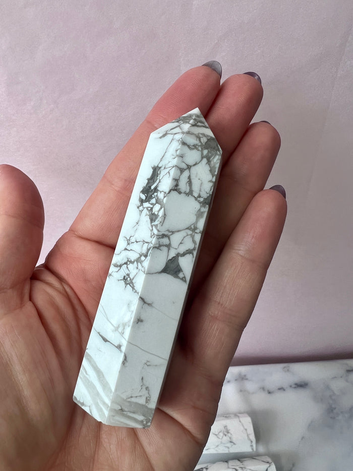Howlite Point