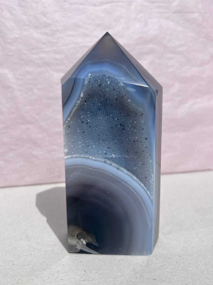 Natural Agate Crystal Point for Grounding and Protection
Polished Agate Tower with Banded Patterns
Agate Root Chakra Crystal Point