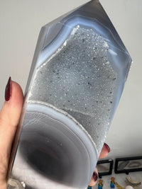 Natural Agate Crystal Point for Grounding and Protection
Polished Agate Tower with Banded Patterns
Agate Root Chakra Crystal Point